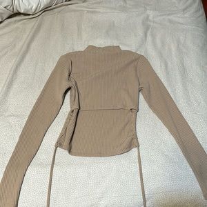 tilly’s long sleeve tie crop top